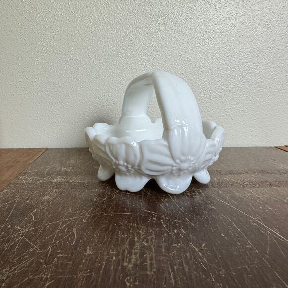 Vintage Westmoreland Pansy Floral Milk Glass Basket Shelf Decor Trinket - Picture 2 of 9